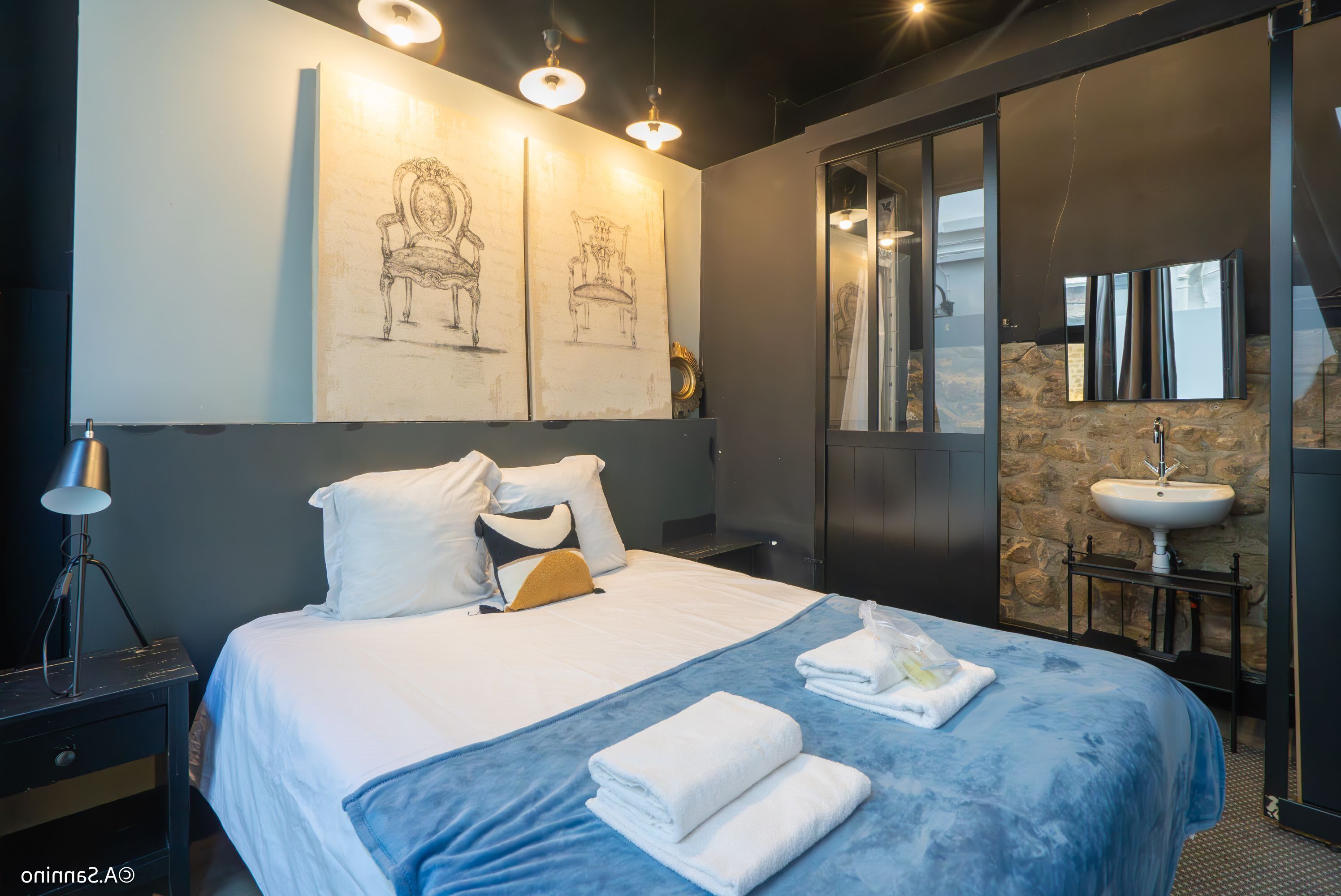 Iron/ironing board, WiFi, bed sheets