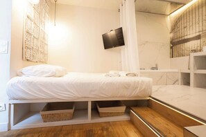 Iron/ironing board, WiFi, bed sheets