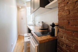 Fridge, microwave, stovetop, coffee/tea maker