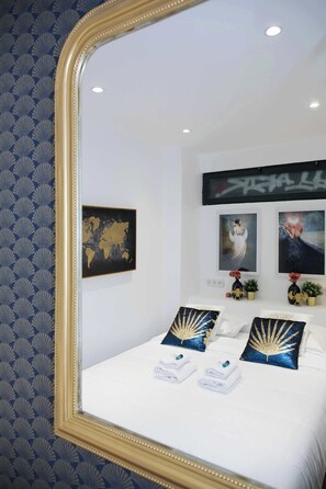 Unclassified image, 2 of 16, button