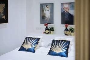 Unclassified image, 4 of 16, button