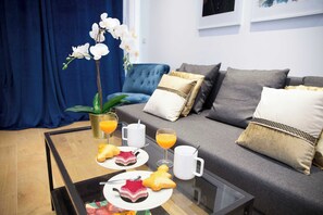 TV - Sejour Parfait, Appartement Idealement Place - 2P (Paris)