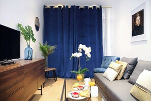 TV - Sejour Parfait, Appartement Idealement Place - 2P (Paris)