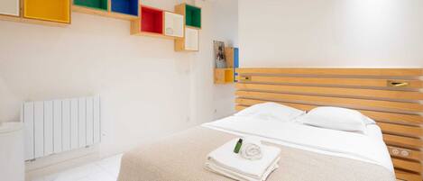 1 chambre, fer et planche à repasser, Wi-Fi, draps fournis