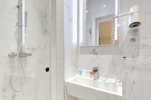 Shower, hair dryer, towels, shampoo