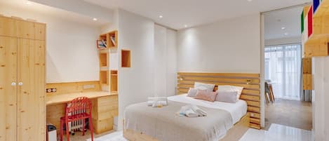 1 habitación, tabla de planchar con plancha, wifi y ropa de cama
