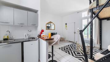 Fridge, microwave, stovetop, coffee/tea maker