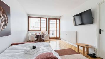 1 chambre, fer et planche à repasser, Wi-Fi, draps fournis