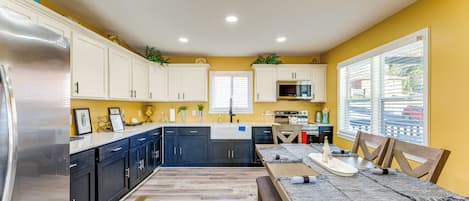 Coffee/tea maker, fridge, microwave, stovetop