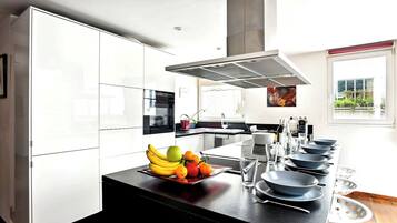 Réfrigérateur, micro-ondes, four, lave-vaisselle