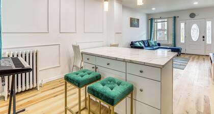 6 Mi to Lincoln Financial: Stylish Philly Townhome