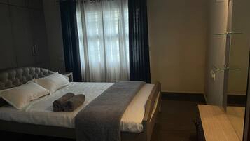 3 bedrooms, iron/ironing board, WiFi, bed sheets