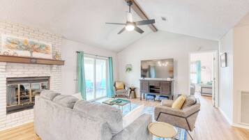 TV, fireplace, offices