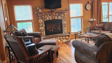 Smart-TV, Kamin, DVD-Player, BĂŒcher