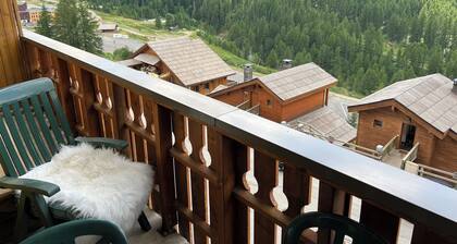 Magnifique appartement plein centre, tout pédestre commerces et pistes! Terrasse