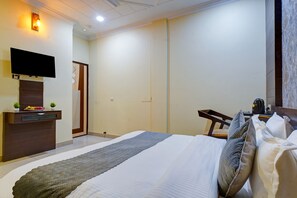 Deluxe Room | Premium bedding, individually decorated, individually furnished, desk