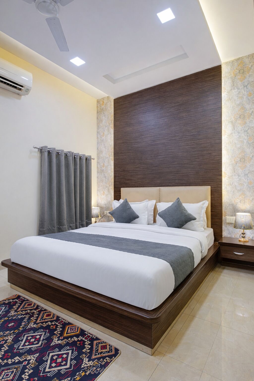 Suite | Premium bedding, individually decorated, individually furnished, desk