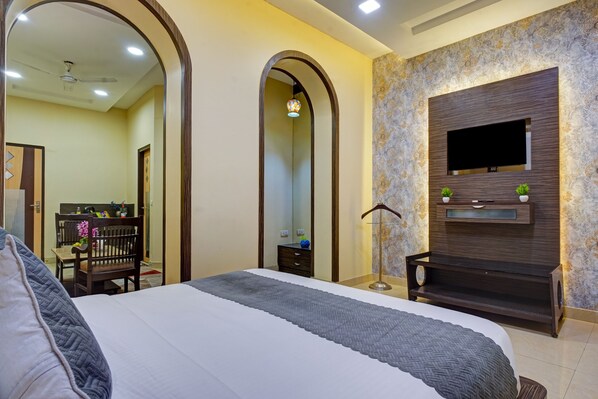 Suite | Premium bedding, individually decorated, individually furnished, desk