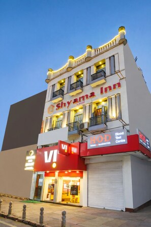 Mặt tiền nơi lưu trú