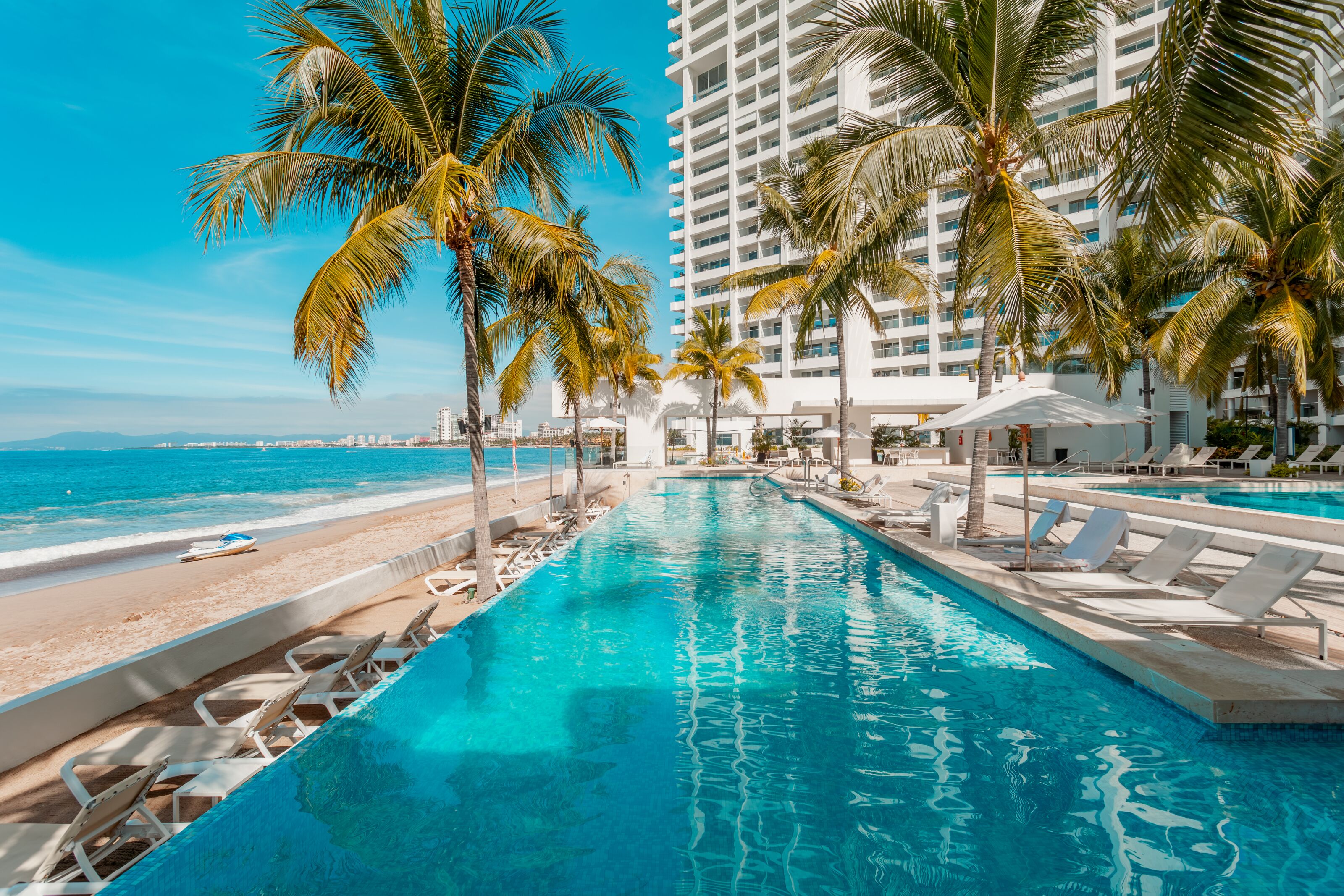 Een verwarmd zwembad