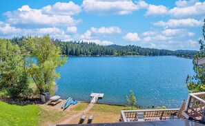 Property grounds - Cozy Winter Lakefront: Hottub, Views, Yosemite (Pine Mountain Lake)