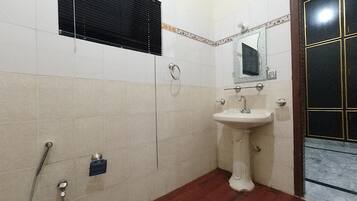 Shared Dormitory, 1 Bedroom, City View | Bathroom