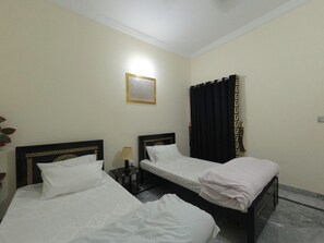 Room - Room-serene Retreat in Rawalpindi - Your (Rawalpindi)