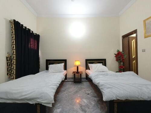 Room-room Cozy Guest Room in Rawalpindi
