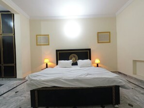 1 bedroom - Room-room 3 Serene Retreat in Rawalpindi (Rawalpindi)