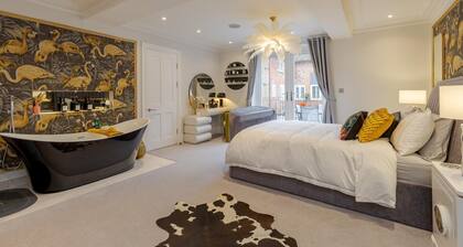 Luxury Apartment in 18th century listed Hotel conversion