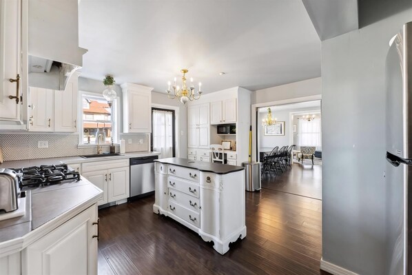 Fridge, oven, dishwasher, coffee/tea maker