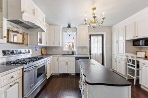Fridge, oven, dishwasher, coffee/tea maker