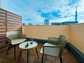 Négyágyas szoba, nemdohányzó, kilátással a városra | Terasz/udvar