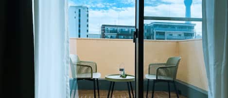 Luxury-Doppelzimmer, Nichtraucher, Stadtblick | Terrasse/Patio