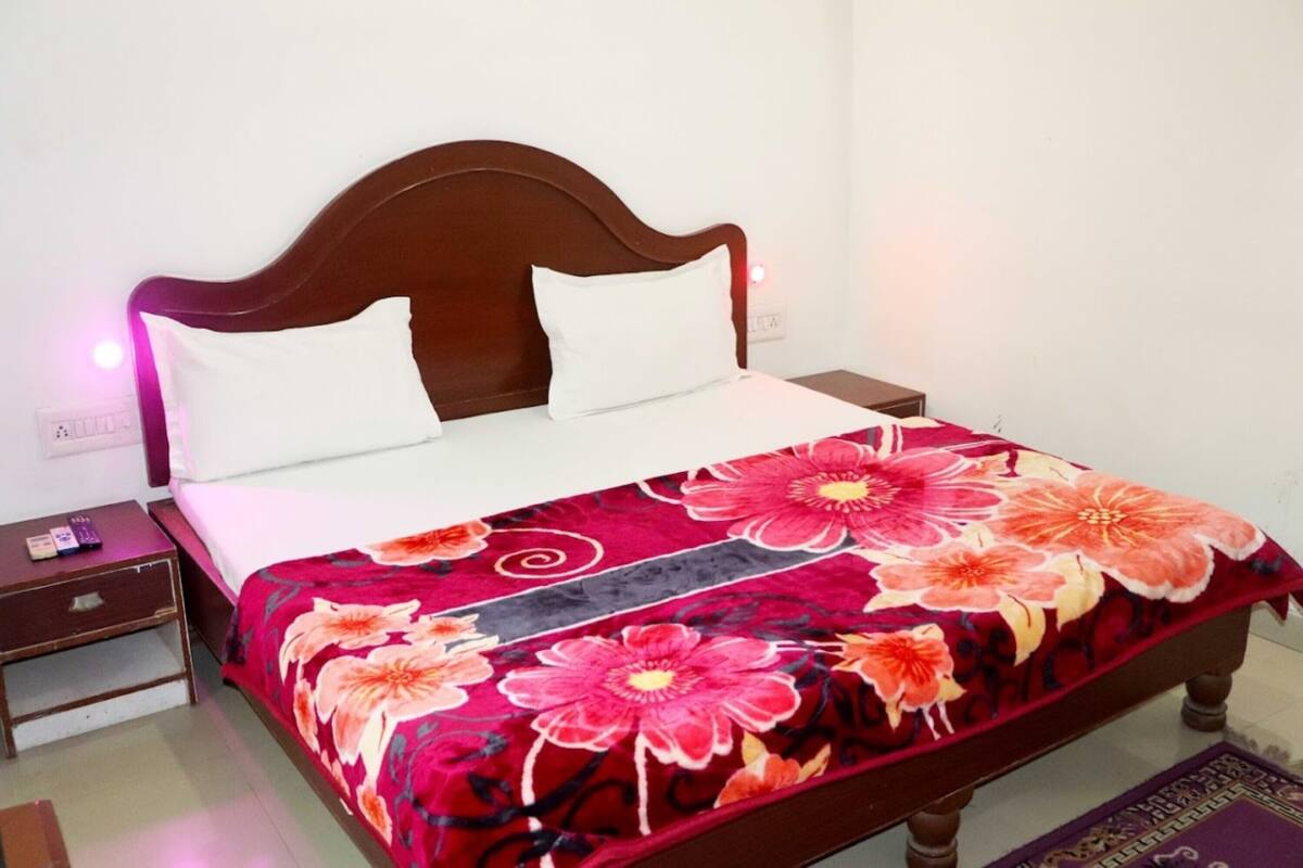 Escritorio, wifi gratis y ropa de cama
