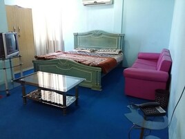 Habitación Deluxe doble | Sistema de insonorización, tabla de planchar con plancha, wifi gratis