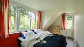 4 bedrooms, travel crib, free WiFi