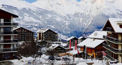 Apartment im vierten Stock mit Balkon