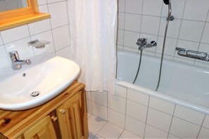 Shower - Valley-view apartment with balcony (Haute-Nendaz)