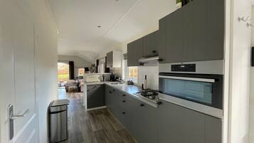 冰箱、微波炉、炉灶、洗碗机