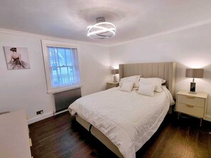 2 bedrooms, iron/ironing board, WiFi, bed sheets - Brighton Cottage By The Sea

 (Brighton and Hove)
