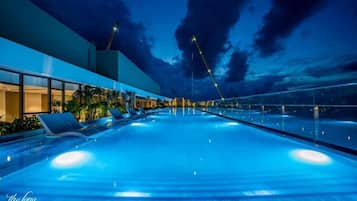 2 outdoor pools