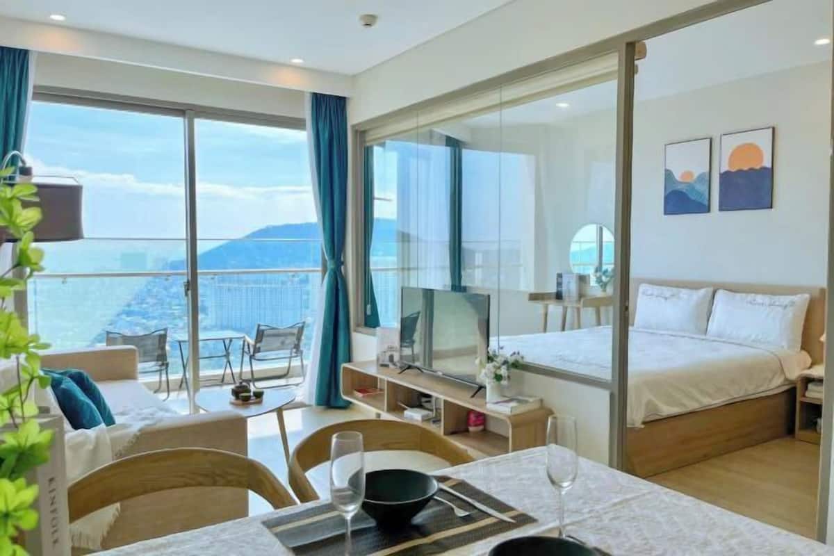 3 bedrooms, hypo-allergenic bedding, memory foam beds