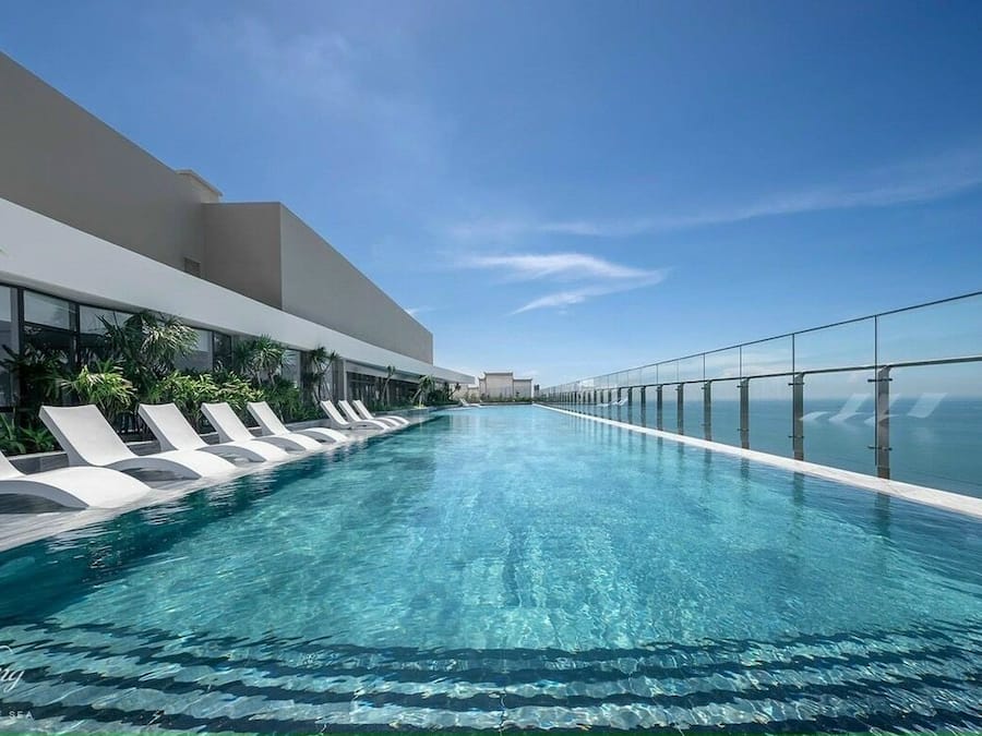 2 piscines extérieures