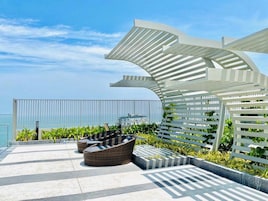 2 outdoor pools