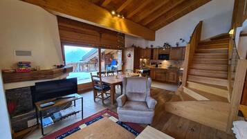 Smart TV, chimenea, reproductor de DVD