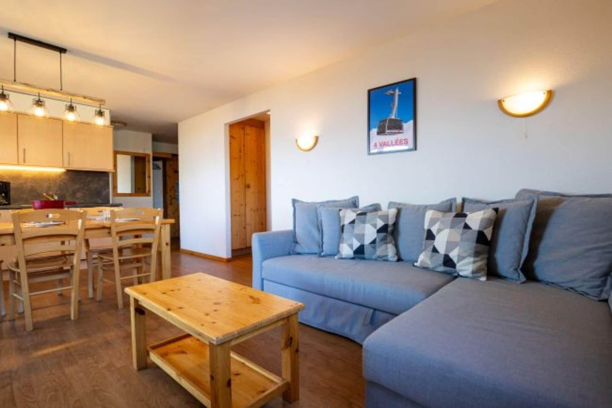 Smart TV, fireplace, DVD player