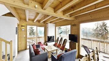 Smart TV, chimenea y reproductor de DVD