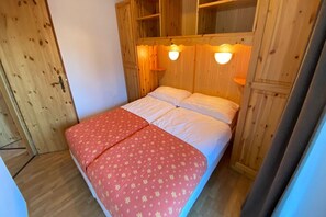 2 عدّة غرف نوم وخدمة الإنترنت