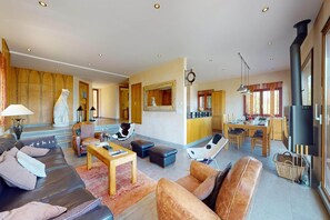 Smart TV, chimenea, reproductor de DVD y estéreo 